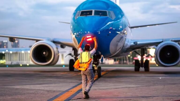 Se levantó el paro de controladores aéreos y los vuelos operarán con normalidad