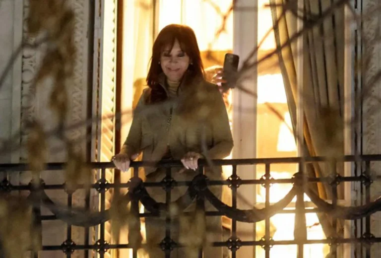 La Justicia exige autorización previa a legisladores que quieran visitar a Cristina Kirchner en su domicilio