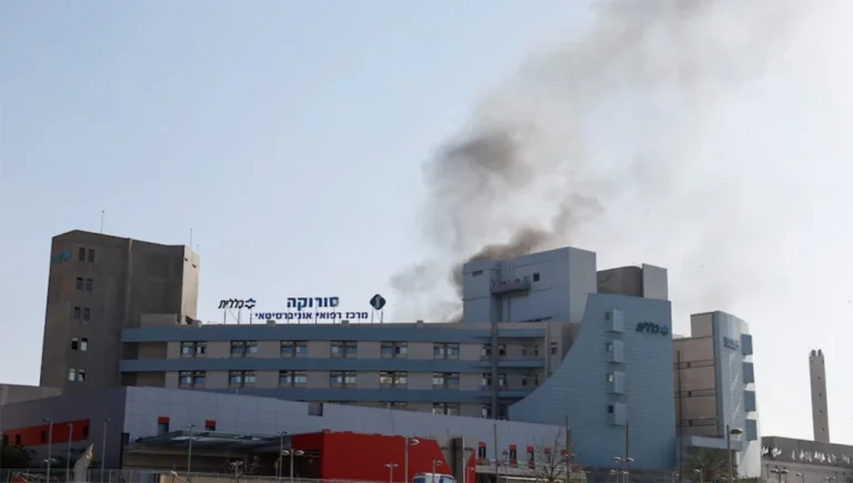 Irán atacó un hospital en Israel con un misil y causó graves daños