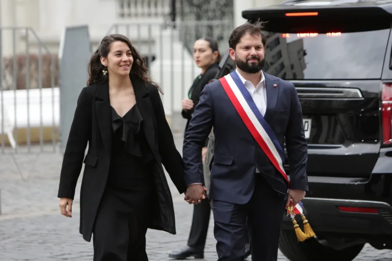 Nació Violeta, la primera hija del presidente de Chile Gabriel Boric