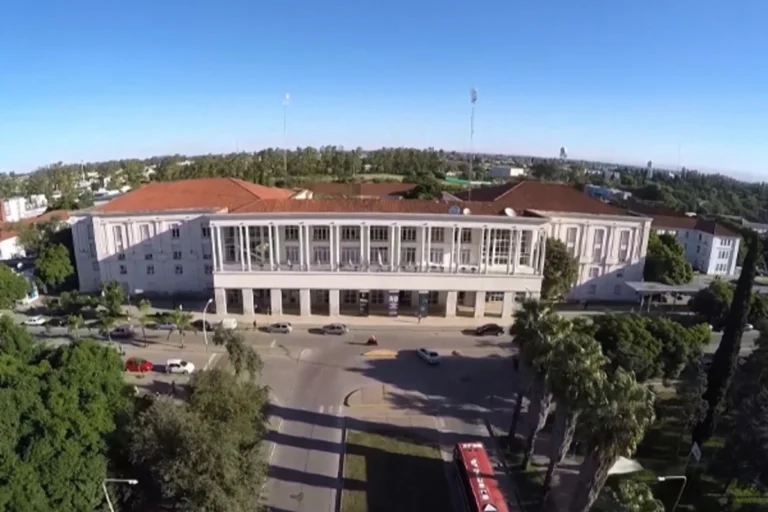 Graves denuncias por violencia de género sacuden a la Universidad Nacional de Córdoba