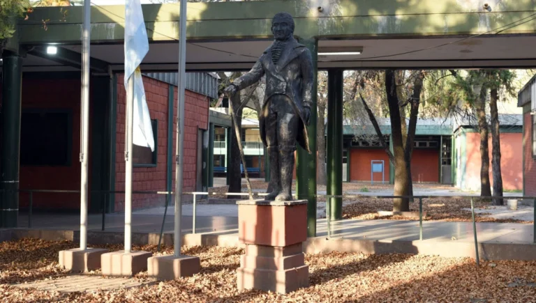 El Gobierno provincial niega riesgo de derrumbe en una escuela de la capital