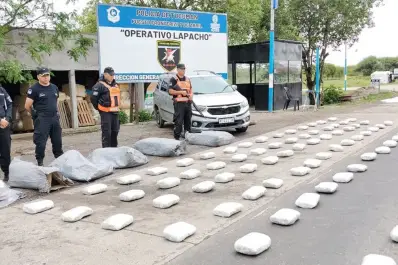 Golpe al narcotráfico en Tucumán: incautan 120 kilos de marihuana y arrestan a cuatro salteños
