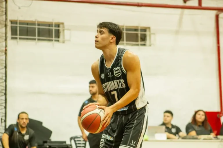 Estudiantes reaccionó en el segundo tiempo y venció a Sportivo Suardi en la Liga Argentina