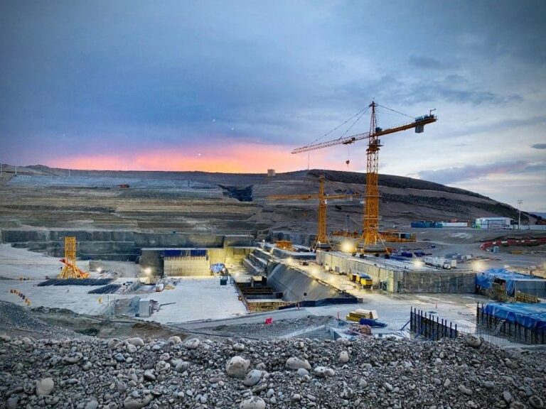 Enarsa tardó dos años en pedir a los bancos chinos US$ 150 millones para reactivar la represa de Santa Cruz