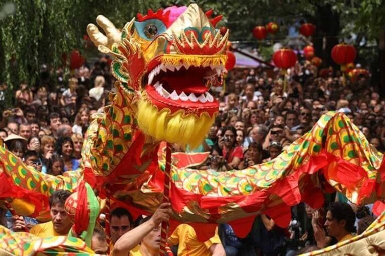 China tira la casa por la ventana en el festejo de su Año Nuevo en Argentina