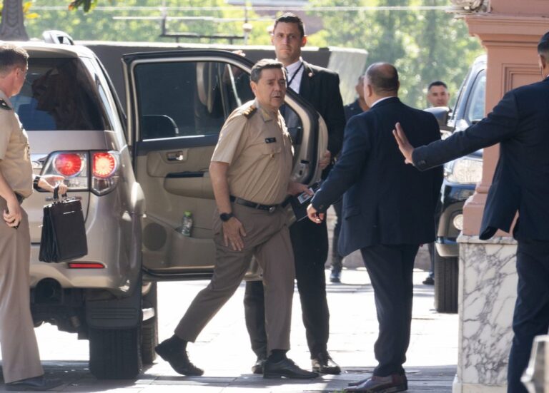 Presti en el Pentágono: negocia la compra de helicópteros a Estados Unidos