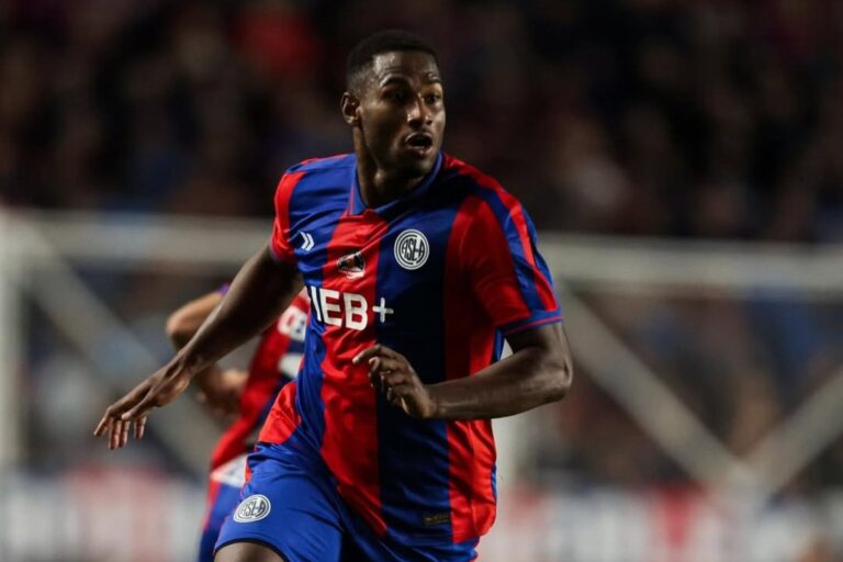 Romaña valoró el triunfo ante Platense y calentó la previa ante Santos: “Si toca meterle a Neymar, le vamos a meter”