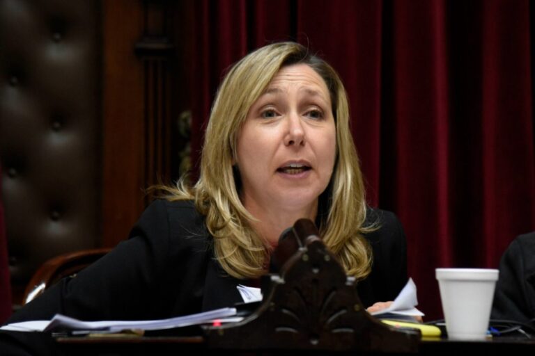 Bregman: “La próxima sesión en Diputados huele a podrido, y mucho»