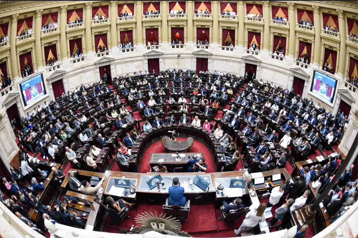 “Diputados en tensión: oficialismo y oposición se disputan el quórum en sesiones consecutivas”