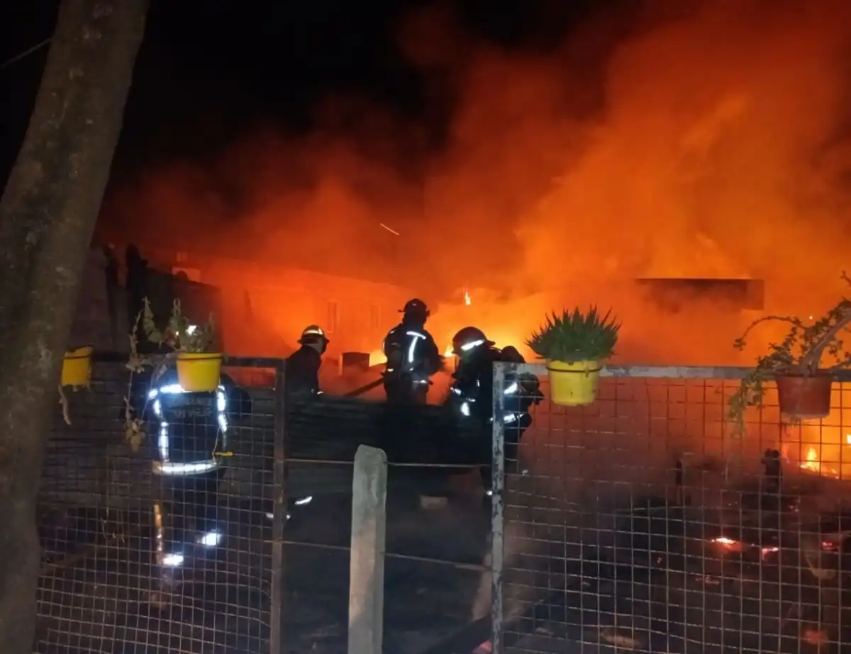“Tragedia en Los Nogales: un incendio destruyó una vivienda y dejó una víctima fatal”