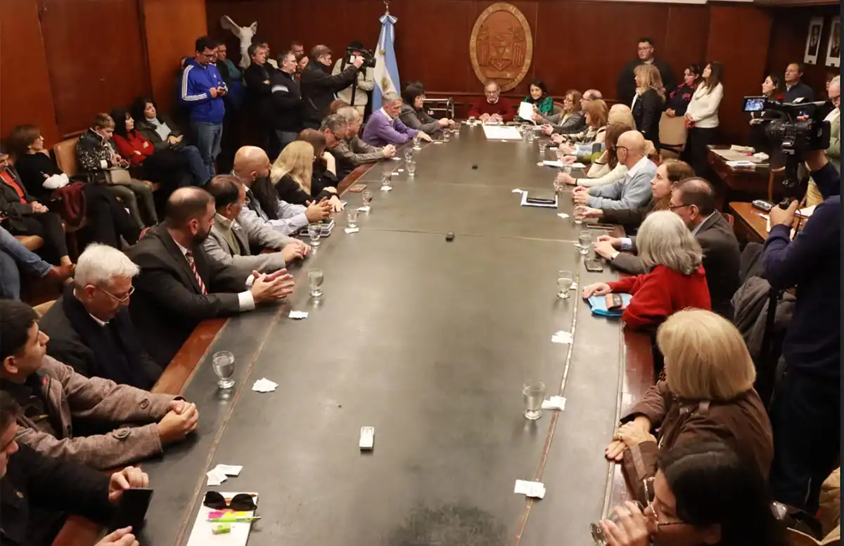 “UNT: el Consejo Superior postergó la Asamblea Universitaria y Pagani rechazó prórroga de su mandato”