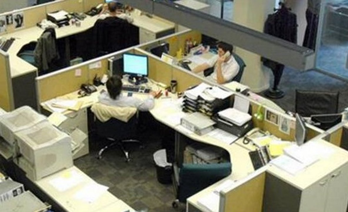 El INDEC informó cuánto cayó la dotación de personas en el Estado en abril