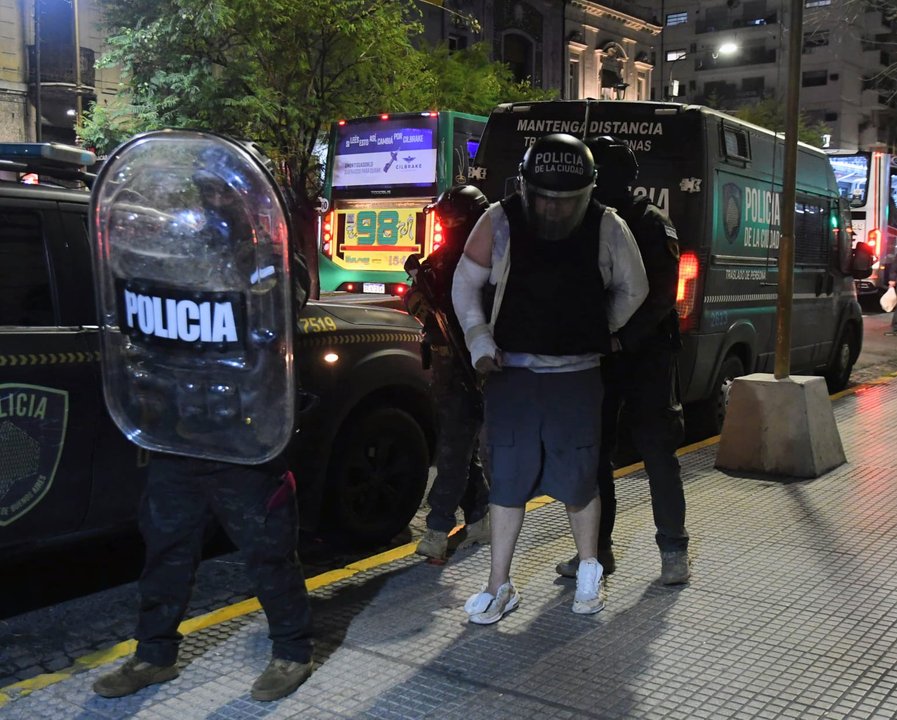 Detuvieron a tres extranjeros por un robo en Belgrano: uno de ellos tiene pedido de captura internacional