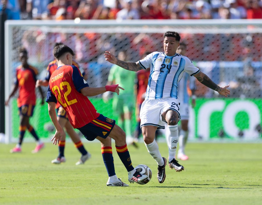 Argentina con 10: la expulsión de Enzo Fernández en el final del partido ante España