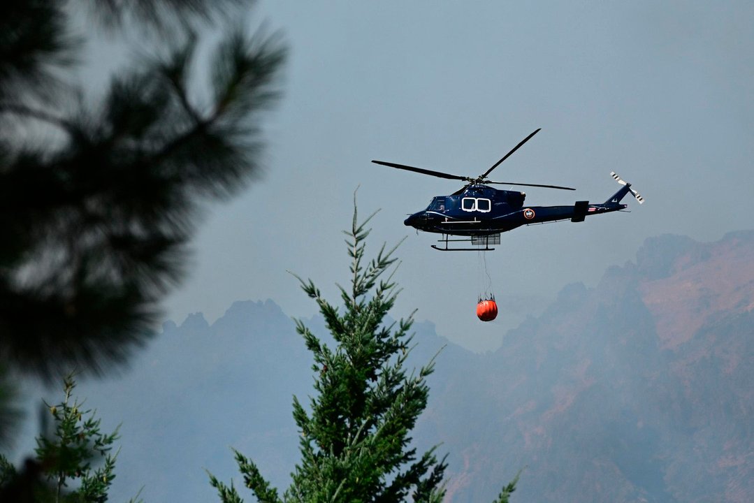 San Juan: 7 muertos al caer un helicóptero de control de incendios forestales