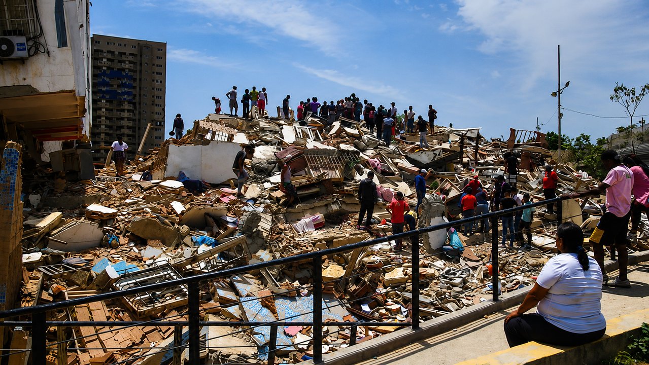 Elevan a 2.645 la cifra de muertos por el doble terremoto en Venezuela