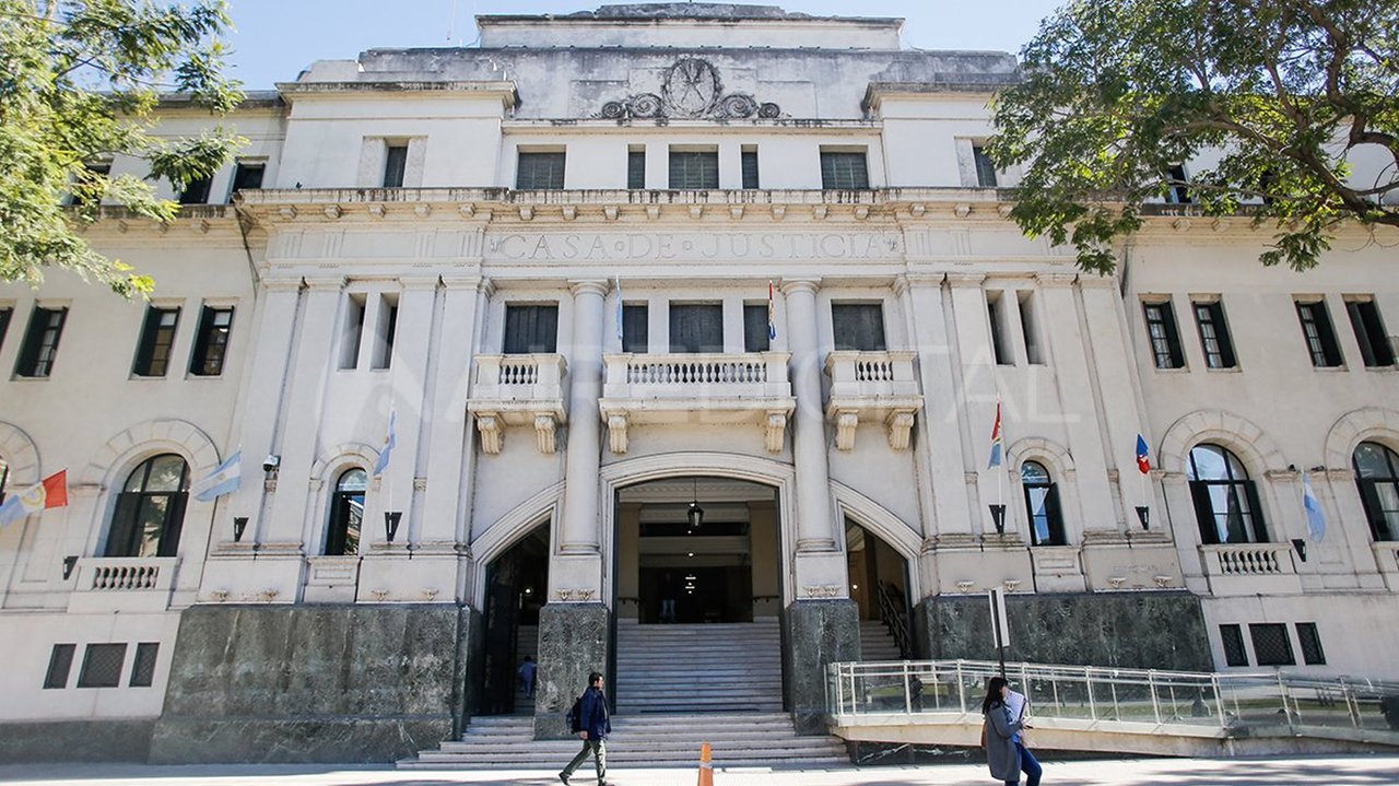 Con fallo dividido, la Corte Suprema de Santa Fe declaró ilegal el tope a las jubilaciones de privilegio