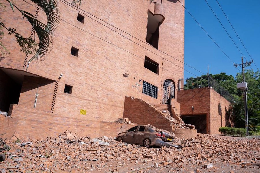 Colombia: al menos 240 muertos y miles de desaparecidos