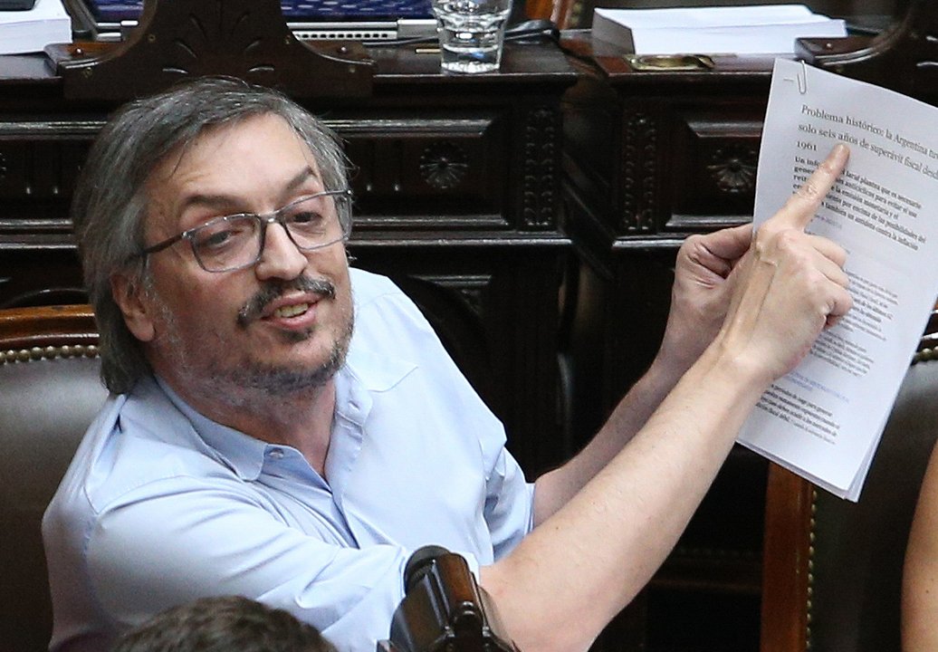 Cómo es el proyecto de Máximo Kirchnner para cobrar un impuesto a las transferencias internacionales de capital