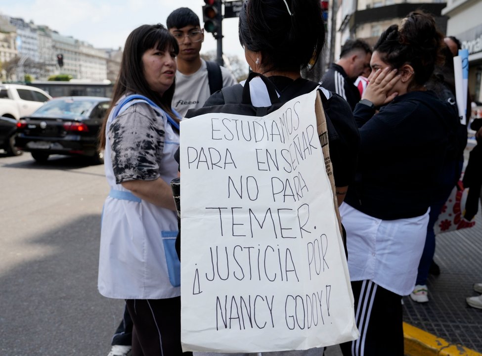 Docentes se manifestaron en el Obelisco por Nancy Godoy y llevaron adelante un paro en todo el país