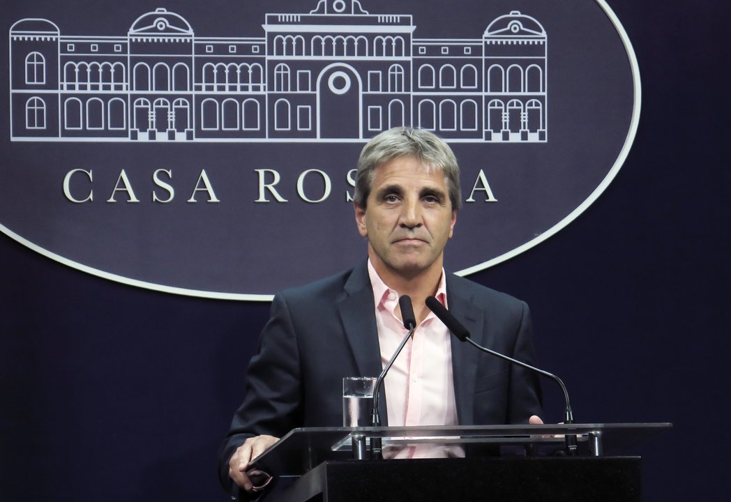 Confirmaron el sobresemiento de Caputo en la causa por la emisión de un bono a 100 años