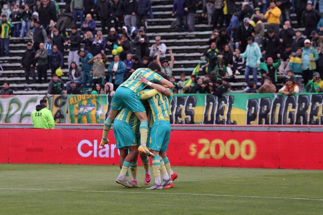 Aldosivi le ganó a Belgrano y continúa ilusionado con la permanencia en Primera División