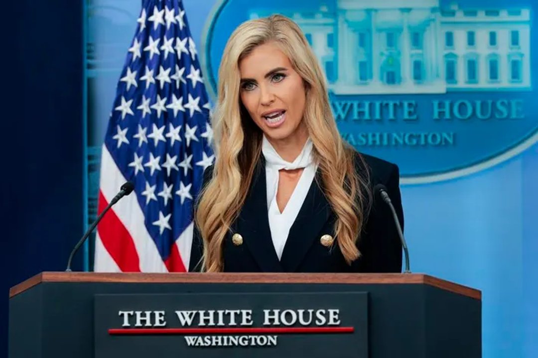 Nueva portavoz de Trump ofrece una primera rueda de prensa inusualmente breve